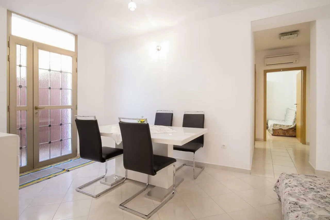Apartment Dani Malinska 0*,  Croatia